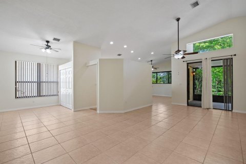 House in Tamarac, Florida 3 bedrooms, 188.78 sq.m. № 2180248 - photo 5