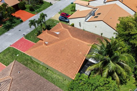 House in Tamarac, Florida 3 bedrooms, 188.78 sq.m. № 2180248 - photo 28