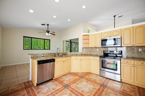 House in Tamarac, Florida 3 bedrooms, 188.78 sq.m. № 2180248 - photo 11