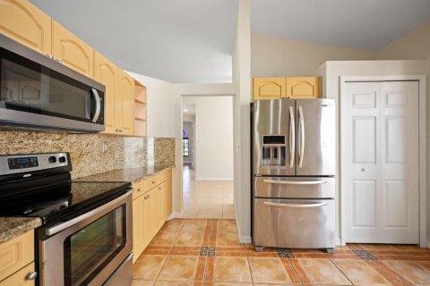 House in Tamarac, Florida 3 bedrooms, 188.78 sq.m. № 2180248 - photo 12