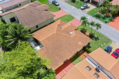 House in Tamarac, Florida 3 bedrooms, 188.78 sq.m. № 2180248 - photo 30