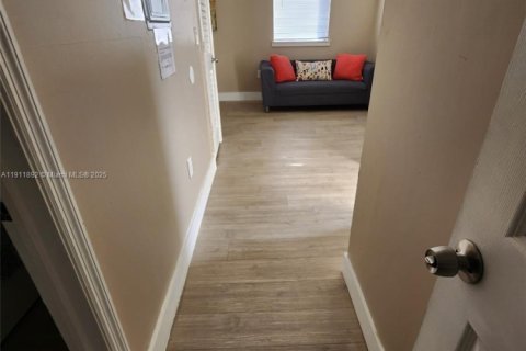 Immobilier commercial à vendre à Miami, Floride: 105.91 m2 № 1967380 - photo 7