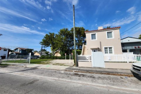 Immobilier commercial à vendre à Miami, Floride: 105.91 m2 № 1967380 - photo 6