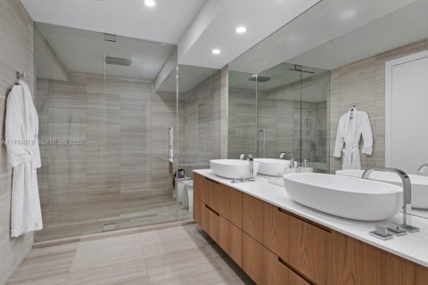 Copropriété à louer à Miami Beach, Floride: 2 chambres, 267.37 m2 № 1999872 - photo 20