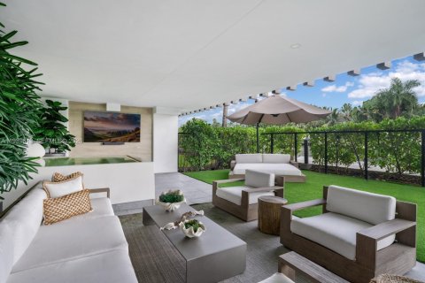 Copropriété à louer à Miami Beach, Floride: 2 chambres, 267.37 m2 № 1999872 - photo 4