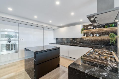 Copropriété à louer à Miami Beach, Floride: 2 chambres, 267.37 m2 № 1999872 - photo 10