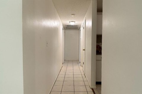 Casa en alquiler en Tampa, Florida, 3 dormitorios, 111.58 m2 № 1851082 - foto 4