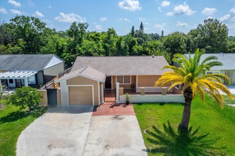Casa en venta en Tampa, Florida, 3 dormitorios, 108.42 m2 № 1853994 - foto 1