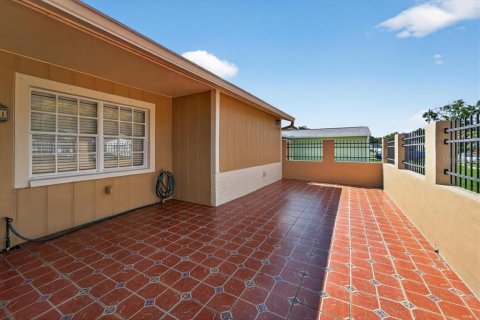 Casa en venta en Tampa, Florida, 3 dormitorios, 108.42 m2 № 1853994 - foto 28