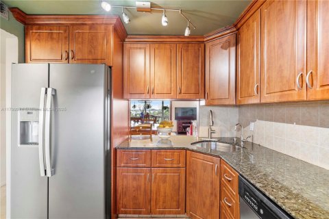 Condo in Hollywood, Florida, 3 bedrooms  № 1684072 - photo 8
