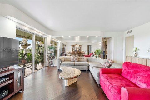Condo in Hollywood, Florida, 3 bedrooms  № 1684072 - photo 16