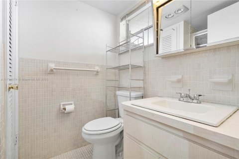 Condo in Hollywood, Florida, 3 bedrooms  № 1684072 - photo 25