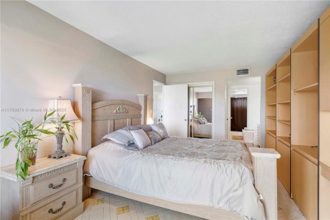 Condo in Hollywood, Florida, 3 bedrooms  № 1684072 - photo 28