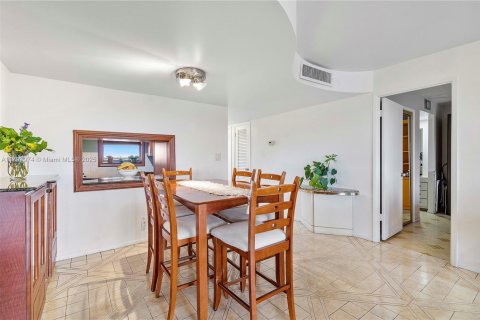Condo in Hollywood, Florida, 3 bedrooms  № 1684072 - photo 11