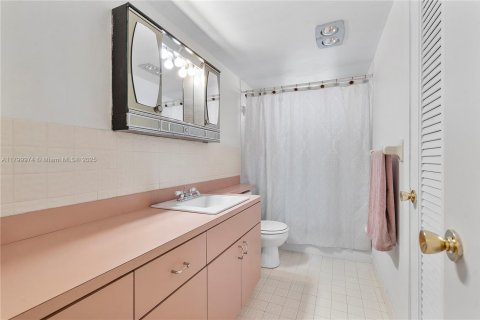 Condo in Hollywood, Florida, 3 bedrooms  № 1684072 - photo 22