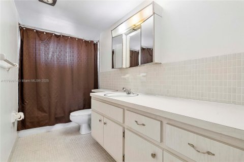 Condo in Hollywood, Florida, 3 bedrooms  № 1684072 - photo 30