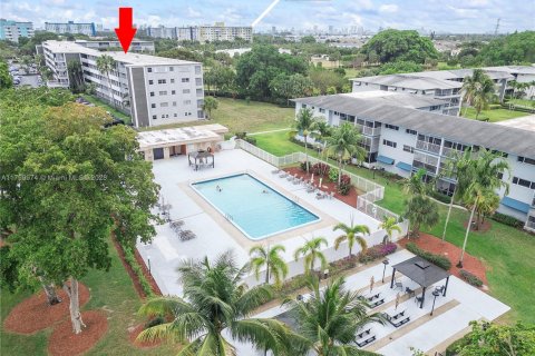 Condo in Hollywood, Florida, 3 bedrooms  № 1684072 - photo 3