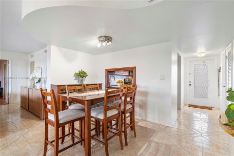 Condo in Hollywood, Florida, 3 bedrooms  № 1684072 - photo 10