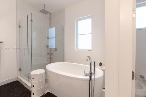 Touwnhouse à louer à Coral Gables, Floride: 3 chambres, 306.95 m2 № 2401650 - photo 20