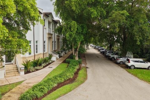 Touwnhouse à louer à Coral Gables, Floride: 3 chambres, 306.95 m2 № 2401650 - photo 4