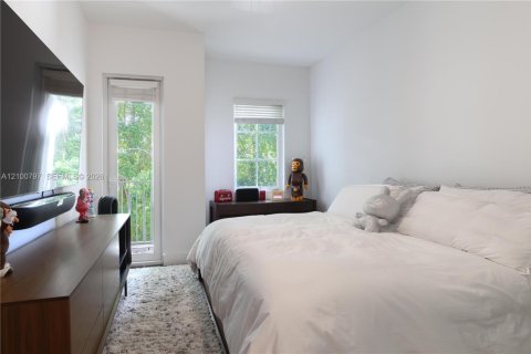 Touwnhouse à louer à Coral Gables, Floride: 3 chambres, 306.95 m2 № 2401650 - photo 23