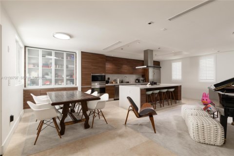 Touwnhouse à louer à Coral Gables, Floride: 3 chambres, 306.95 m2 № 2401650 - photo 11