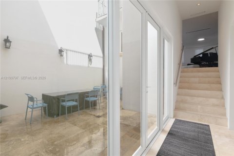 Touwnhouse à louer à Coral Gables, Floride: 3 chambres, 306.95 m2 № 2401650 - photo 8