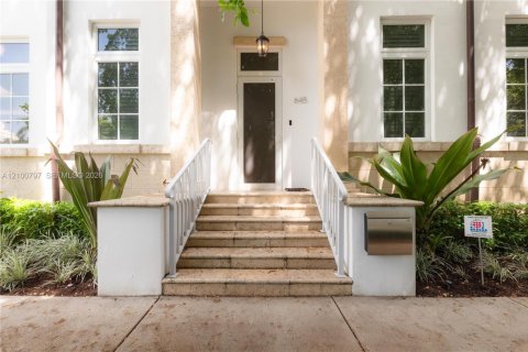 Touwnhouse à Coral Gables, Floride 3 chambres, 306.95 m2 № 2401650