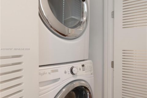 Touwnhouse à louer à Coral Gables, Floride: 3 chambres, 306.95 m2 № 2401650 - photo 25