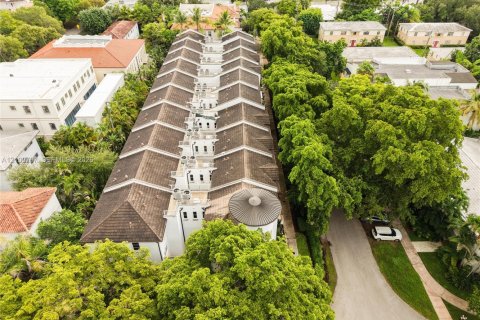 Touwnhouse à louer à Coral Gables, Floride: 3 chambres, 306.95 m2 № 2401650 - photo 3