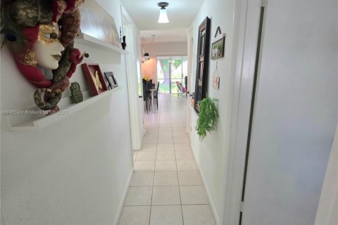 Villa ou maison à vendre à Miami, Floride: 2 chambres, 115.2 m2 № 1956722 - photo 18