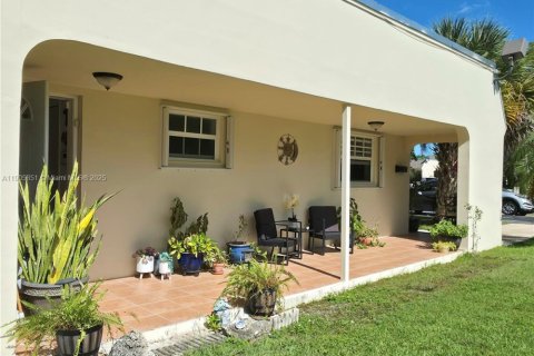 Villa ou maison à vendre à Miami, Floride: 2 chambres, 115.2 m2 № 1956722 - photo 27