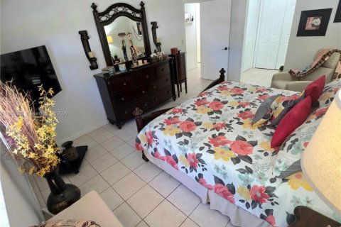 Villa ou maison à vendre à Miami, Floride: 2 chambres, 115.2 m2 № 1956722 - photo 9