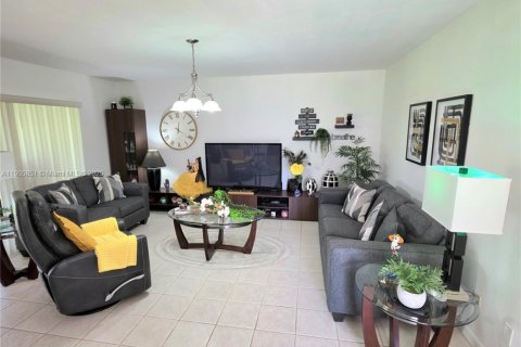 Villa ou maison à vendre à Miami, Floride: 2 chambres, 115.2 m2 № 1956722 - photo 5