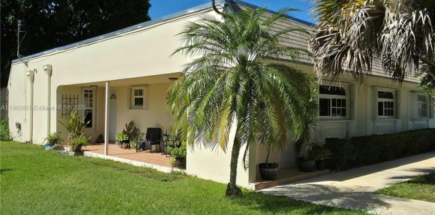 Villa ou maison à Miami, Floride 2 chambres, 115.2 m2 № 1956722