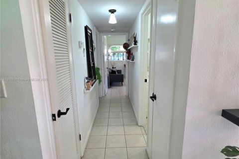 Villa ou maison à vendre à Miami, Floride: 2 chambres, 115.2 m2 № 1956722 - photo 8