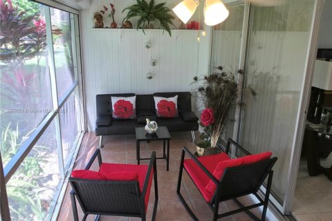 Villa ou maison à vendre à Miami, Floride: 2 chambres, 115.2 m2 № 1956722 - photo 19