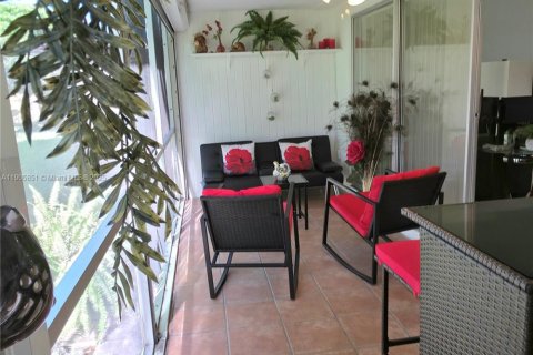 Villa ou maison à vendre à Miami, Floride: 2 chambres, 115.2 m2 № 1956722 - photo 21