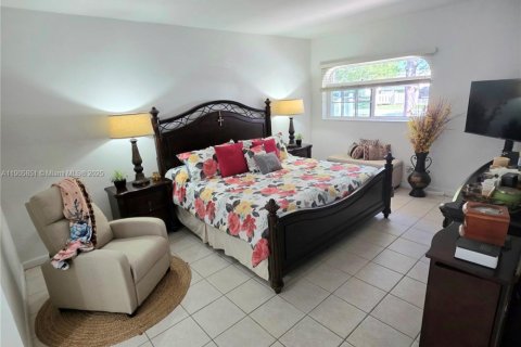 Villa ou maison à vendre à Miami, Floride: 2 chambres, 115.2 m2 № 1956722 - photo 11