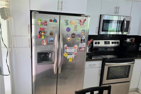 Villa ou maison à vendre à Miami, Floride: 2 chambres, 115.2 m2 № 1956722 - photo 4