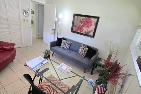 Villa ou maison à vendre à Miami, Floride: 2 chambres, 115.2 m2 № 1956722 - photo 16
