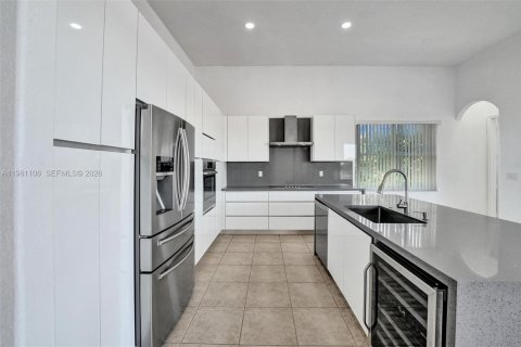 Villa ou maison à vendre à Miramar, Floride: 4 chambres, 232.81 m2 № 2021988 - photo 16