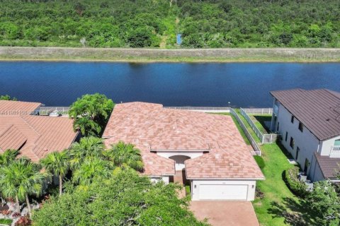 Villa ou maison à Miramar, Floride 4 chambres, 232.81 m2 № 2021988