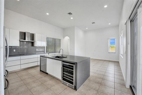 Villa ou maison à vendre à Miramar, Floride: 4 chambres, 232.81 m2 № 2021988 - photo 15