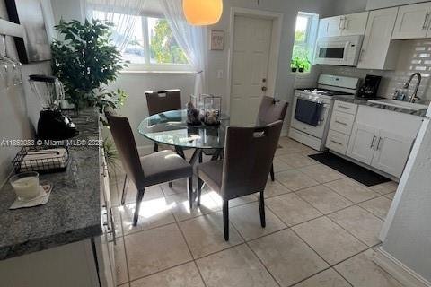 Condo in Miami Beach, Florida, 1 bedroom  № 1886623 - photo 9