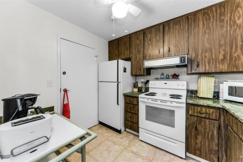 Condo in Dunedin, Florida, 2 bedrooms  № 1819043 - photo 12