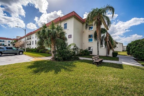 Condo in Dunedin, Florida, 2 bedrooms  № 1819043 - photo 2