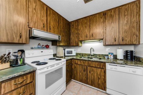 Condo in Dunedin, Florida, 2 bedrooms  № 1819043 - photo 13