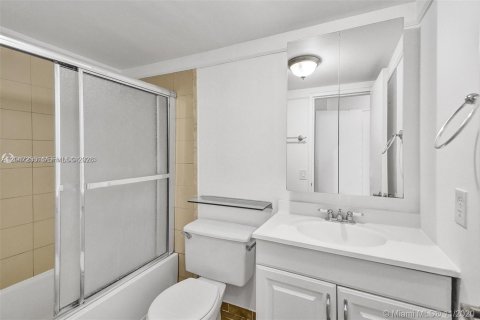 Condo in Miami Beach, Florida, 1 bedroom  № 2278824 - photo 19