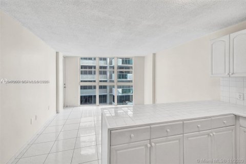 Condo in Miami Beach, Florida, 1 bedroom  № 2278824 - photo 8